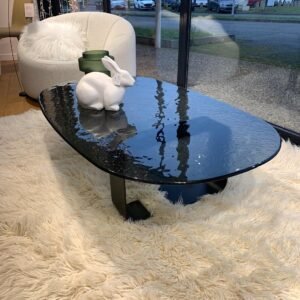 Table basse en marbre noir élégant et moderne, idéale pour un intérieur contemporain.